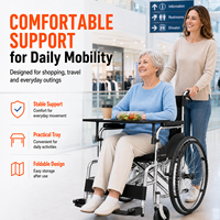 Fauteuil roulant manuel pliable confortable avec cadre en acier au carbone, plateau repas et freins à main, pneus pleins de 24 pouces pour les soins à domicile des personnes âgées