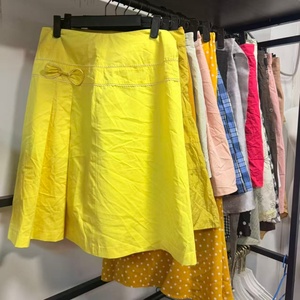 Gonne <span class=keywords><strong>in</strong></span> Cotone Usate di Alta Qualità per Donna, <span class=keywords><strong>Abbigliamento</strong></span> Casual da Ufficio, Vestiti di Seconda Mano <span class=keywords><strong>in</strong></span> Balle, <span class=keywords><strong>Abbigliamento</strong></span> Usato Premium - Product Image 4