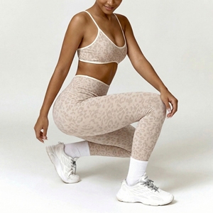 Conjuntos Deportivos de Yoga de 4 Piezas, Ropa Deportiva Activa Personalizada sin Costuras, a la Moda, para Gimnasio, para Mujer, 2025 - Product Image 1