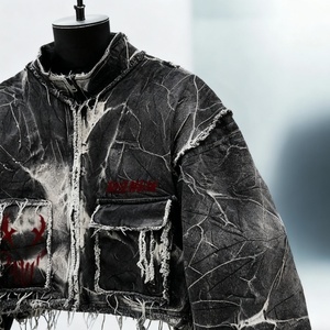 Fabricant de vestes, vente en gros de vestes en jean pour hommes personnalisées avec impression laser, fermetures éclair robustes et vestes vieillies - Product Image 3