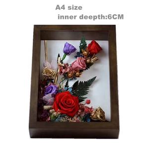 Marco de fotos de flores frescas conservadas en 3D de madera de nogal para exhibir Minifigs Cabrite espécimen marcos de fotos con animales - Product Image 5