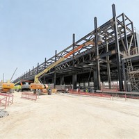 Edificio de Oficinas Prefabricado de Diseño Industrial con Estructura de Acero Ligero Galvanizado de Múltiples Pisos con Resistencia al Viento de 121+ Mph