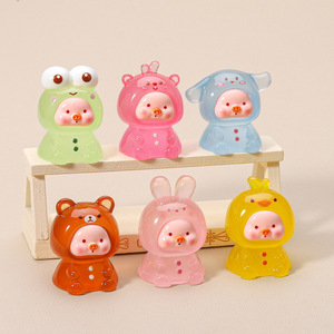 Ornements en résine de cochon rouge vif phosphorescents, accessoires de bijoux DIY de style dessin animé pour voiture et sacs surprises - Product Image 3