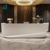 Bureau de réception ovale en bois laqué blanc moderne pour salon de beauté, hôtel, bureau - Design minimaliste avec rangement