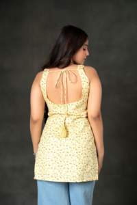 Kurti Corto con Cuello Cuadrado y Estampado Floral Mini/Delicado de Color Rosa de Shifa Trendy para Mujer, Vestido Étnico Cómodo para Uso Diario, Fiestas y Verano - Product Image 2