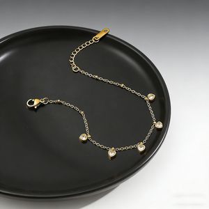 Chaîne de cheville en acier inoxydable en forme de cœur dorée, tendance pour femmes, chaîne de cheville avec pendentif cœur en zircon multiples, vente en gros - Product Image 6
