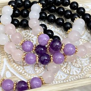 Bracelet en pierre naturelle avec perles de verre colorées, symbole de force et de courage, livraison rapide, design personnalisé - Product Image 3