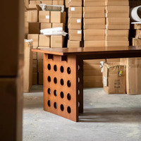 Table à manger en bois de bouleau massif de style moderne du milieu du siècle Bureau minimaliste pour la maison avec des trous pour écrire et manger à la fois