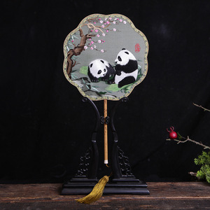 Éventail rond de style chinois fait à la main, double face, motif de panda brodé, ornement de style palais pour vêtements traditionnels - Product Image 1