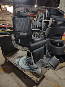 Sillón de Barbería Hidráulico Moderno, Tapicería de Cuero Sintético, Altura Ajustable, Base Redonda, Diseño Contemporáneo, Muebles de Salón - Product Image 4