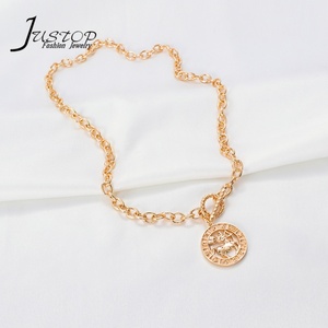 Collar de Perlas con Colgante de Piscis, Cadena de Eslabones de Latón Chapado en Oro con Hebilla en Forma de O, Diseño Moderno de los Doce Signos del Zodiaco, Venta al por Mayor de Joyería de China - Product Image 5