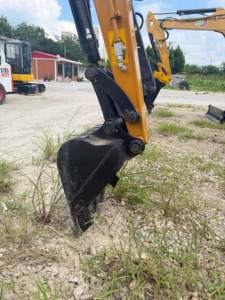 Miniexcavadora Nueva de 35U y 3.5 Toneladas, con Cabina Cerrada y Hoja de Desnivele para Movimiento de Tierras en Jardines de Pequeña Escala - Product Image 6