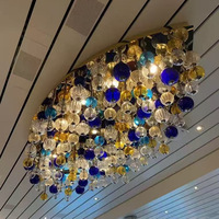 Lustre en cristal de forme personnalisée Hauteur réglable Design moderne Lobby d'hôtel Département des ventes Sable Table Art Lampe Ingénierie