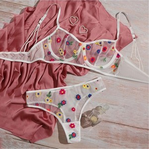 Nuevo conjunto de dos piezas de lencería sexy estilo europeo y americano, conjunto de camisón con encaje, moderno y cómodo. - Product Image 4