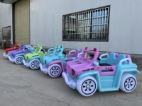 Nouvelle arrivée Train intérieur 2 places style londonien Train en plastique pour parc d'attractions Shopping Maternelle Jardin Trampoline Park