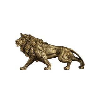 Scultura in Resina di <span class=keywords><strong>Leone</strong></span> Dorato Texturizzato - <span class=keywords><strong>Statuetta</strong></span> Decorativa Dinamica e Maestosa per la Casa - Product Image 1