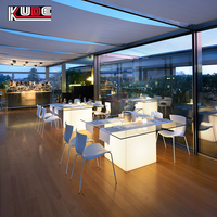Lumière de table LED en cube de plastique PE multicolore pour café