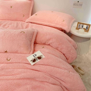 Set di quattro pezzi invernali in pile corallo spesso <span class=keywords><strong>copripiumino</strong></span> in velluto a doppia faccia, biancheria da letto in <span class=keywords><strong>flanella</strong></span> lenzuolo invernale in fibra di latte/ - Product Image 1