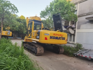 Excavadora de cadenas Komatsu PC220-7 PC220-8 de 22 toneladas usada en Japón, con pocas horas de trabajo, excavadora hidráulica en venta - Product Image 3