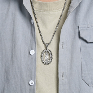 Joyería popular de Yunnique: Collar de la Virgen María con diamantes y chapado en oro sobre acero de titanio, estilo hip-hop urbano, versátil. - Product Image 3