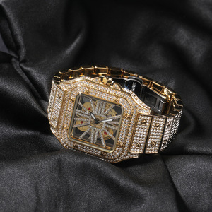 Orologio da Uomo di Lusso Personalizzato con Logo, Quadrante Quadrato 44mm in Lega e Vetro, Impermeabile, Movimento al Quarzo, Completamente Tempestato di Diamanti, Lancette Lucide 10mm - Product Image 4
