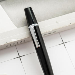 ปากกาลูกลื่นโลหะสีดำขนาด 1.0 มม. พร้อมรีฟิล Parker หมึกดำ ดีไซน์หรูหรา สั่งทำโลโก้ได้ เหมาะสำหรับใช้ในงานส่งเสริมการขาย ธุรกิจ โรงเรียน และสำนักงาน - Product Image 3