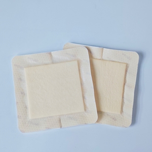 Productos médicos de alta calidad: Apósito de espuma de silicona estéril desechable, suave y adhesivo con borde para acelerar la cicatrización - Product Image 3