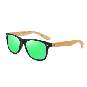 Gafas de Sol con Marco Negro y Lentes Rojas, Protección UV400, Unisex, para Uso en Exteriores - Product Image 3