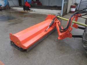 Tondeuse à fléaux - Série AGFK, tondeuse robuste dotée de 90 °   Rallonge d'angle avant pour tracteur de 30 à 90 CV avec rabat avant pour un nettoyage facile - Product Image 5