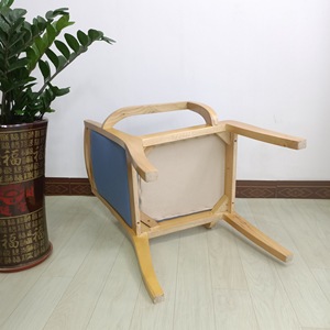 Silla de madera maciza con asiento tapizado en azul para sala de estar y uso de personas mayores - Product Image 4