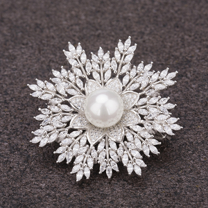 Nueva moda de alta calidad hecho de plata 925 chapado en rodio OEM al por mayor broche perla flores para las mujeres - Product Image 5