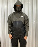 Veste coupe-vent extérieure imperméable en polyester pour homme avec logo personnalisé 2026, fermeture éclair intégrée et masque respirant intégré