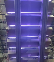Escaliers en acier modernes de style américain VIKO avec marches en bois, matériau en chêne rouge américain, éclairage personnalisé