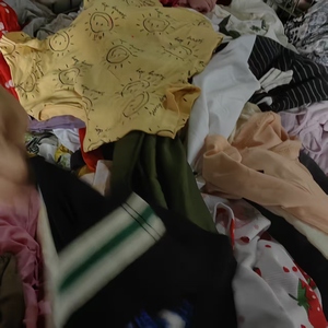 Ropa de Verano de Primera Calidad para Niños al por Mayor, Ropa Infantil Usada que Incluye Camisetas, Pantalones, Shorts, Vestidos, Faldas, Camisas y Jeans - Product Image 3