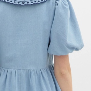 เดรสยีนส์สั้นสีฟ้าอ่อน แขนสั้น คอวี แต่งลายปัก สำหรับผู้หญิง แฟชั่นปรับแต่งได้ - Product Image 4