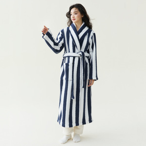 Otoño e invierno nueva bata hermosa de lana de coral grueso para hombres y mujeres, albornoz largo, <span class=keywords><strong>pijama</strong></span> de <span class=keywords><strong>pareja</strong></span>, antiestático - Product Image 4