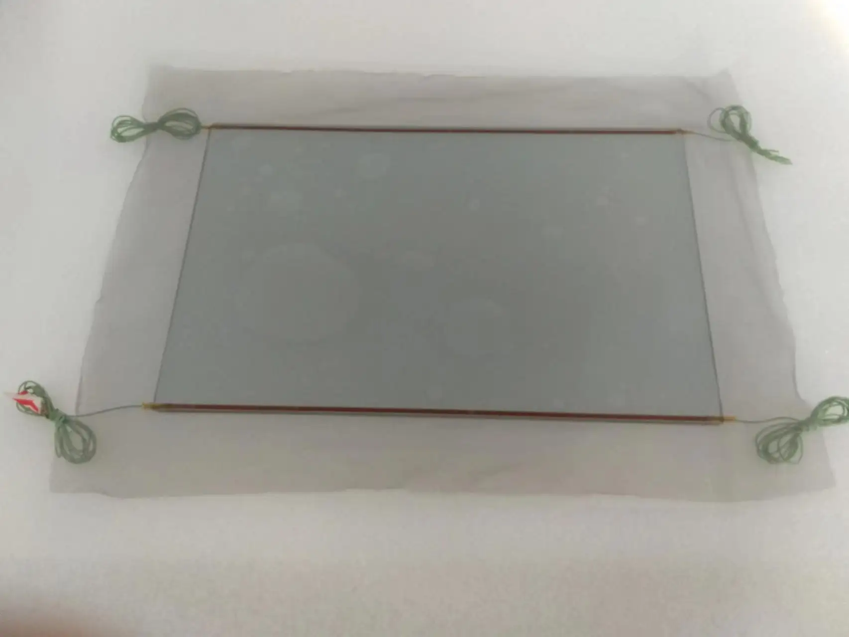 Fabrika satmak düşük direnç şeffaf elektrikli ısıtma ekran kalkan cam elektromanyetik koruyucu cam
