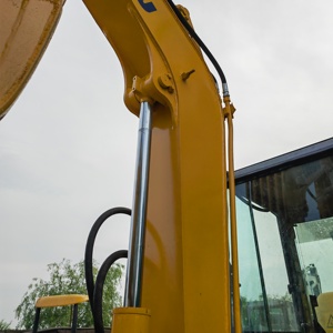 Excavatrice sur chenilles Komatsu PC40 d'occasion en bon état, poids opérationnel de 4 tonnes, composants principaux : moteur, pompe à engrenages, composants d'origine - Product Image 6