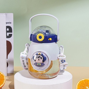 Bouteille d'eau en plastique de 900 ml avec paille, motif dessin animé mignon, grande capacité, pour filles de maternelle et d'école, avec poignée et sangle - Product Image 5