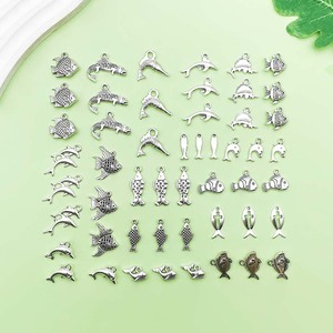 จี้รูปปลาโลหะผสมเงินโบราณขนาดกลาง อุปกรณ์ทำเครื่องประดับ DIY สำหรับสร้อยข้อมือและสร้อยคอ - Product Image 1