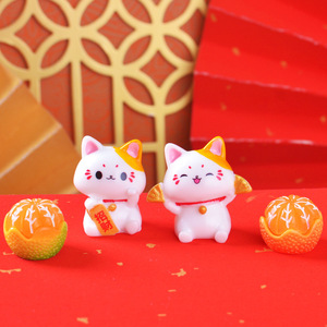 Figurine de chat porte-bonheur rouge vif, artisanat en résine, décoration du nouvel an, accessoires de bijoux à faire soi-même - Product Image 3