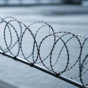 Fil de fer barbelé de clôture pour métros concertinas poids mètre Pakistan vente en gros utilisé clôture en spirale fil de fer barbelé - Product Image 4