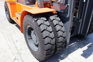 Montacargas Diésel de 10T de Alta Resistencia con Certificación CE EPA, 4WD, Filtro de Aire Doble, Alto Rendimiento, Altura de Elevación de 3-6m - Product Image 3