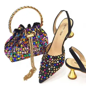 크리스탈로 장식 된 아름다운 가방과 신발과 짝을 이루는 여름 새로운 이탈리아 패션 뾰족한 발가락 스틸레토 하이힐