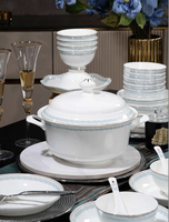 Service de table en porcelaine fine au design bohème et bordure dorée élégante, vaisselle de luxe en céramique pour 8 personnes, kit d'ustensiles durables, compatible micro-ondes
