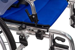 Sillas de ruedas manuales Rueda trasera de liberación rápida, reposabrazos abatible hacia atrás Reposapiés desmontable, silla de ruedas Premium plateada brillante - Product Image 4