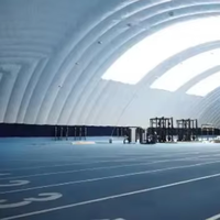 Couverture de piscine gonflable personnalisée en membrane d'air, isolante thermiquement et imperméable