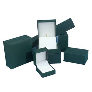 กล่องเครื่องประดับทรงสี่เหลี่ยมหนังเทียมสีเขียวนกยูงหรูหราสำหรับใส่แหวนกำไลต่างหูบรรจุภัณฑ์แบบปรับแต่งได้ - Product Image 5