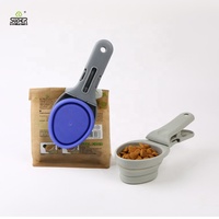 Fournitures créatives pour animaux de compagnie Nouveau produit de mangeoire pour chien Cuillère à bol avec poignée Cuillère à eau Logo personnalisé Cuillère à nourriture pour chien