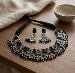 Parure Collier et Boucles d'Oreilles Artisanales en Cuivre Oxydé et Laiton pour Femme – Bijoux Ethniques Traditionnels Classiques pour Mariage, Tendance et Élégante - Product Image 1